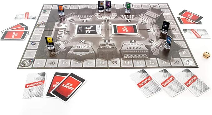 AMIGO Games Heimlich & Co. - Award-Winning Spy Game for Families & Adults - Intrigue, Deception & Strategy - Includes Bonus Expansion Pack - Ages 8+, 2-7 Players