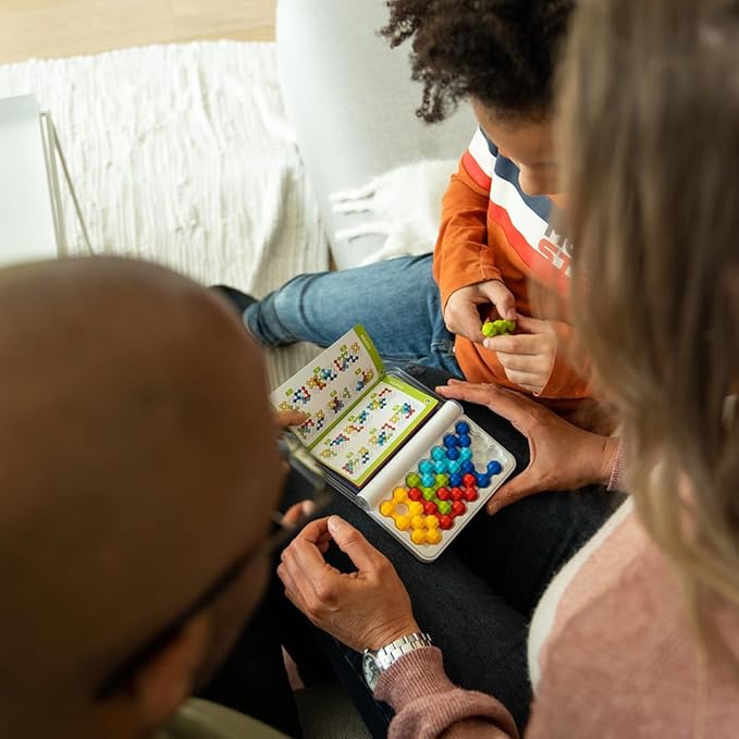 SmartGames IQ Twins Travel Game with 120 Challenges for Ages 7 - Adult