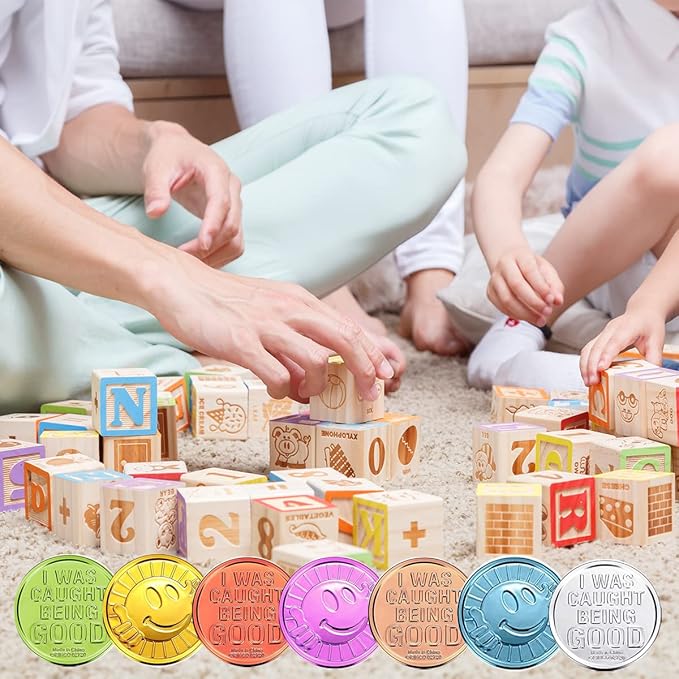 100 Pieces Smile Face Glod Coins, Colorful Plastic Reward Coins, for School Teacher Rewards and Behavior Incentives. Inscription Reading “I was Caught Being Good” on One Side