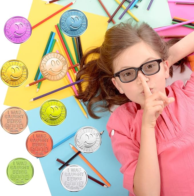 100 Pieces Smile Face Glod Coins, Colorful Plastic Reward Coins, for School Teacher Rewards and Behavior Incentives. Inscription Reading “I was Caught Being Good” on One Side
