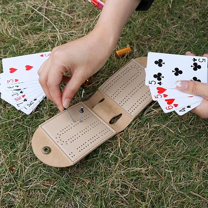 Travel Cribbage Board Game Set, Portable Cribbage Boards Unique 2 Track Cribbage Board, Foldable PU Mini Cribbage Board with 4 Cribbage Board Pegs, Folded:3.14x4.92in,After Unfolding L:10.31in (1Pcs)