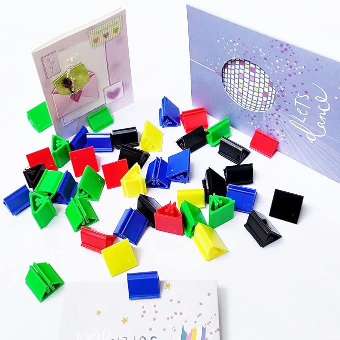 100Pcs Plastic Game Card Stands Board Markers Plastic Card Holder for Board Game,DIY Game Card,Party Favor,Home or Office Organization