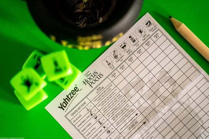 USAOPOLY YAHTZEE: Disney Hocus Pocus | Collectible Witch~'s Caldron Dice Cup Classic Family Game Based on Film Great for Night Officially-Licensed & Merchandise, Black