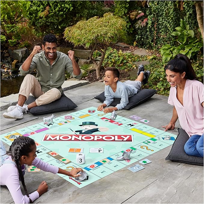 Spin Master Games, Monopoly Giant Edition, Indoor & Outdoor Games, Classic Board Games, 2-4 Players, for Ages 6 & Up
